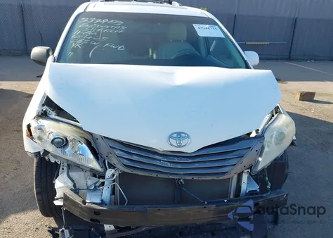 2011 Toyota Sienna Xle V6 из США, поврежденный, VIN 5TDYK3DC7BS010236